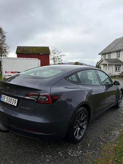 Tesla Model 3 2022 photo 4