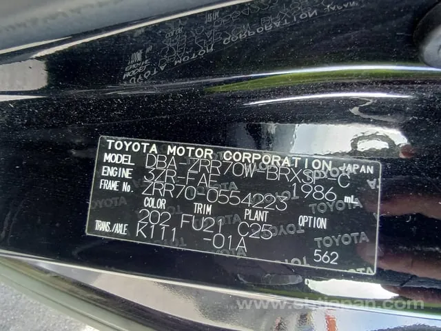 Toyota Voxy 2013 photo 5