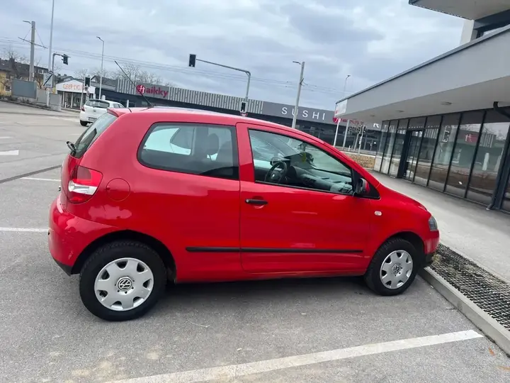 Volkswagen Fox 2010 photo 2