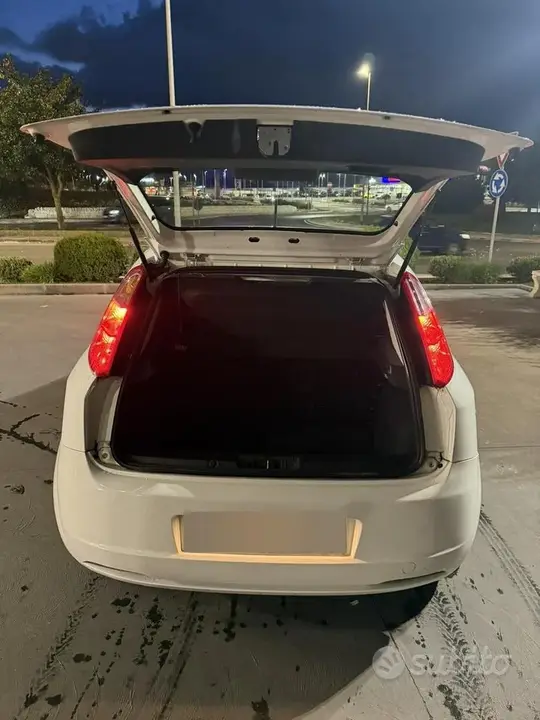 Fiat Grande Punto 2007 photo 4