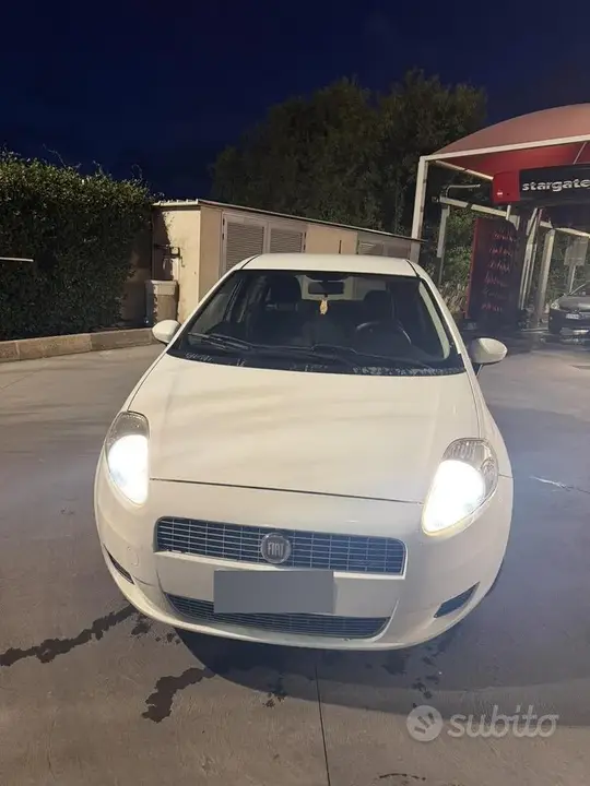 Fiat Grande Punto 2007 photo 2