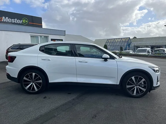 Polestar 2 2023 photo 2