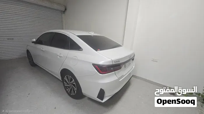 Toyota Yaris 2023 photo 2