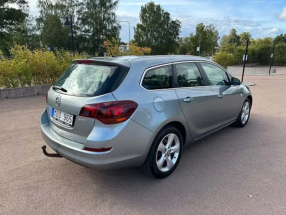 Opel Astra 2012 photo 2