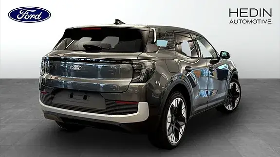 Ford Explorer 2026 photo 2