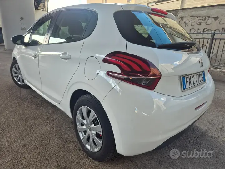 Peugeot 208 2019 photo 2