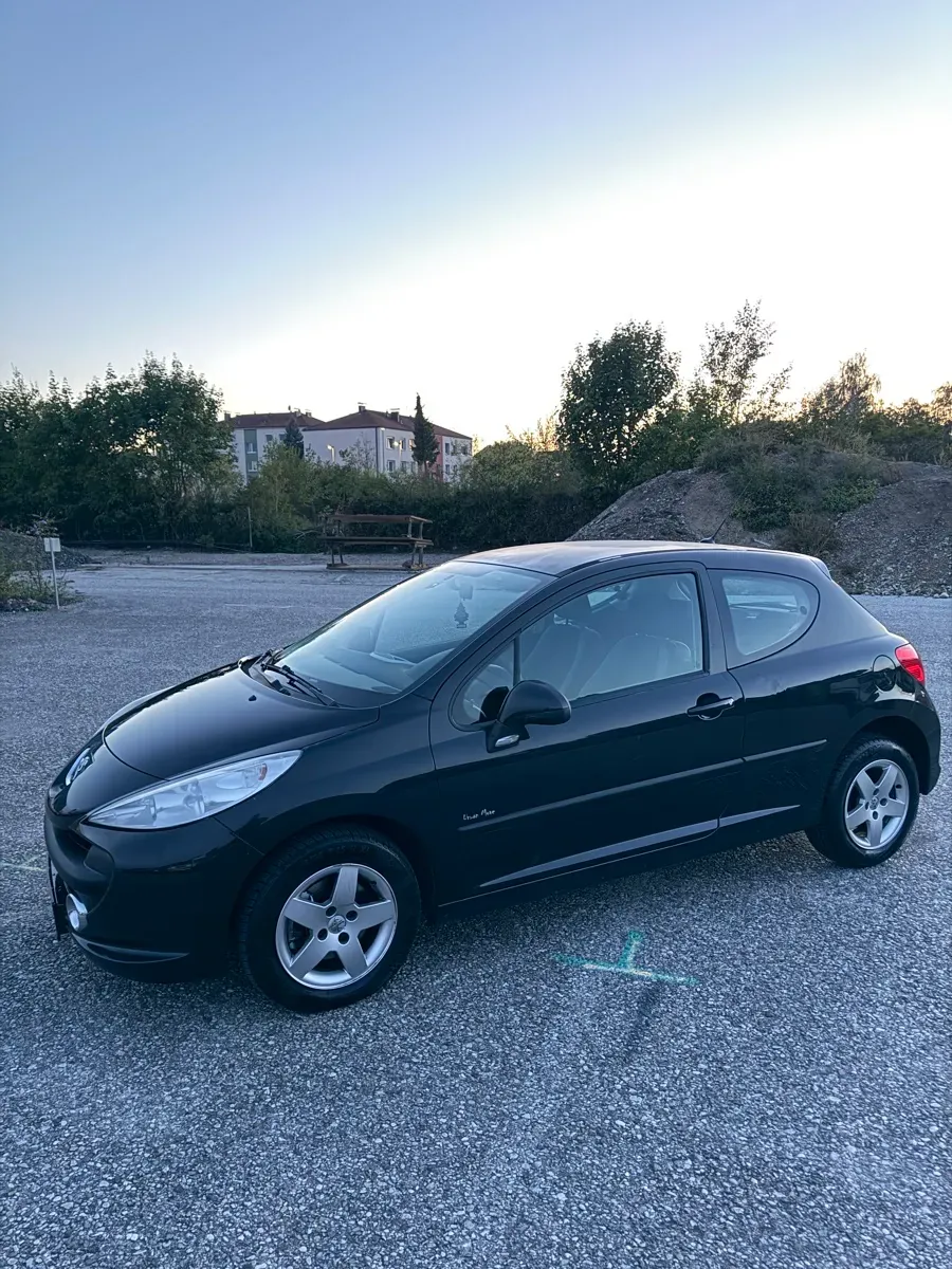 Peugeot 207 2009 photo 3