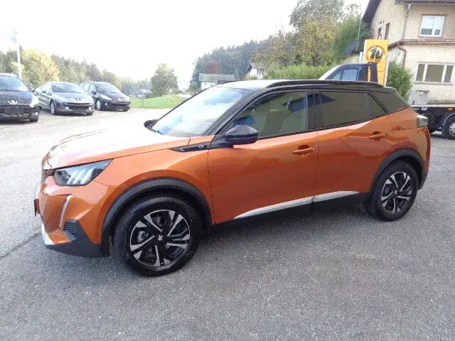 Peugeot E-2008