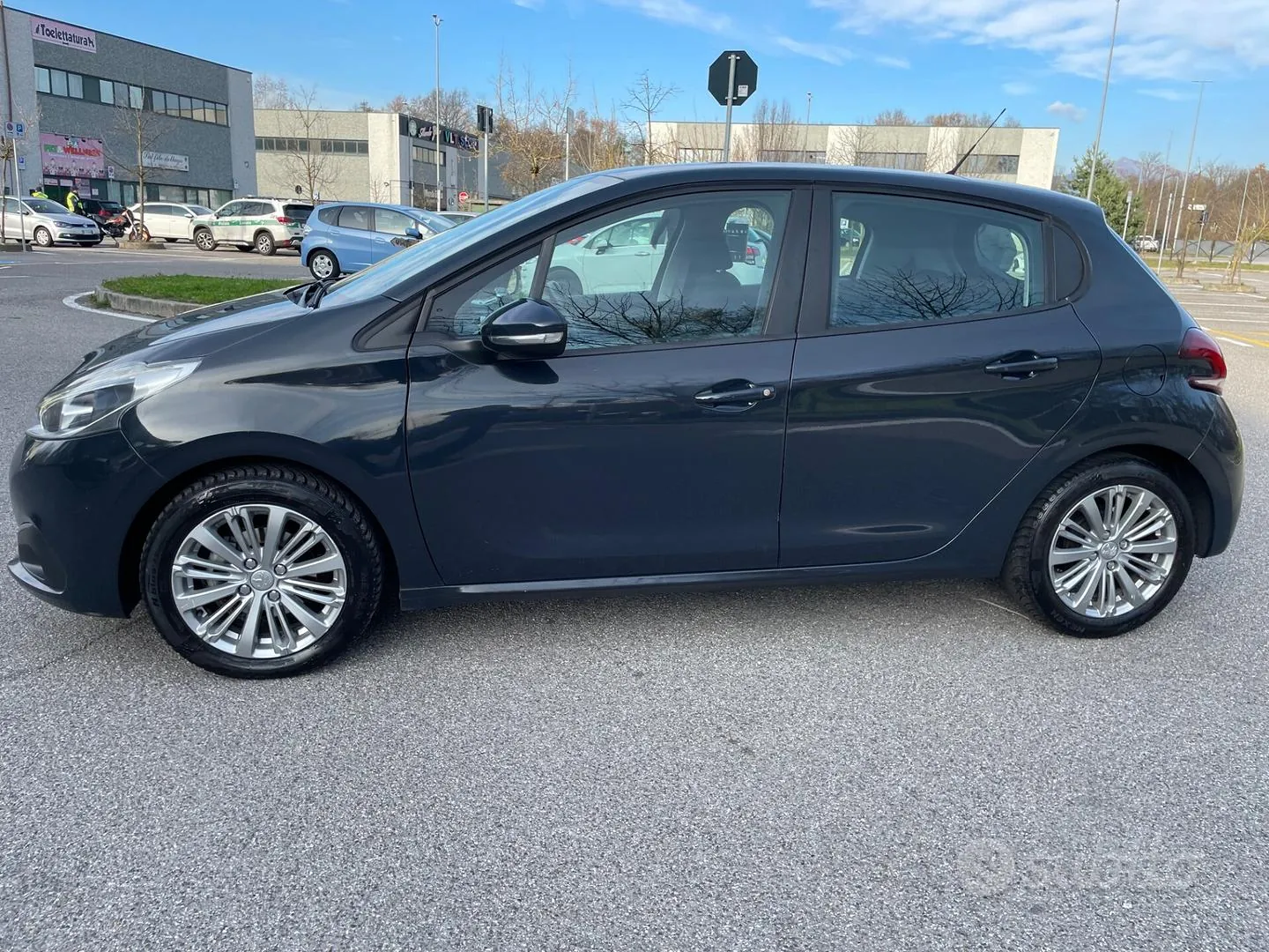 Peugeot 208 2017 photo 3