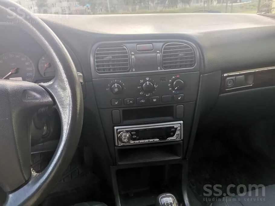 Volvo V40 2001 photo 4