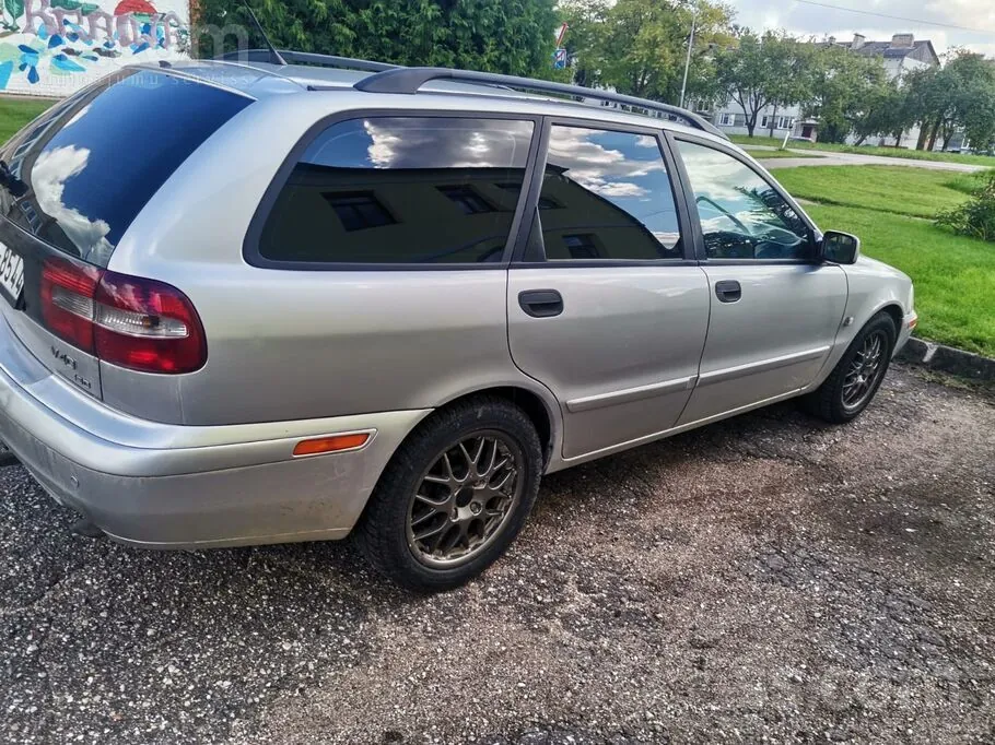 Volvo V40 2001 photo 2