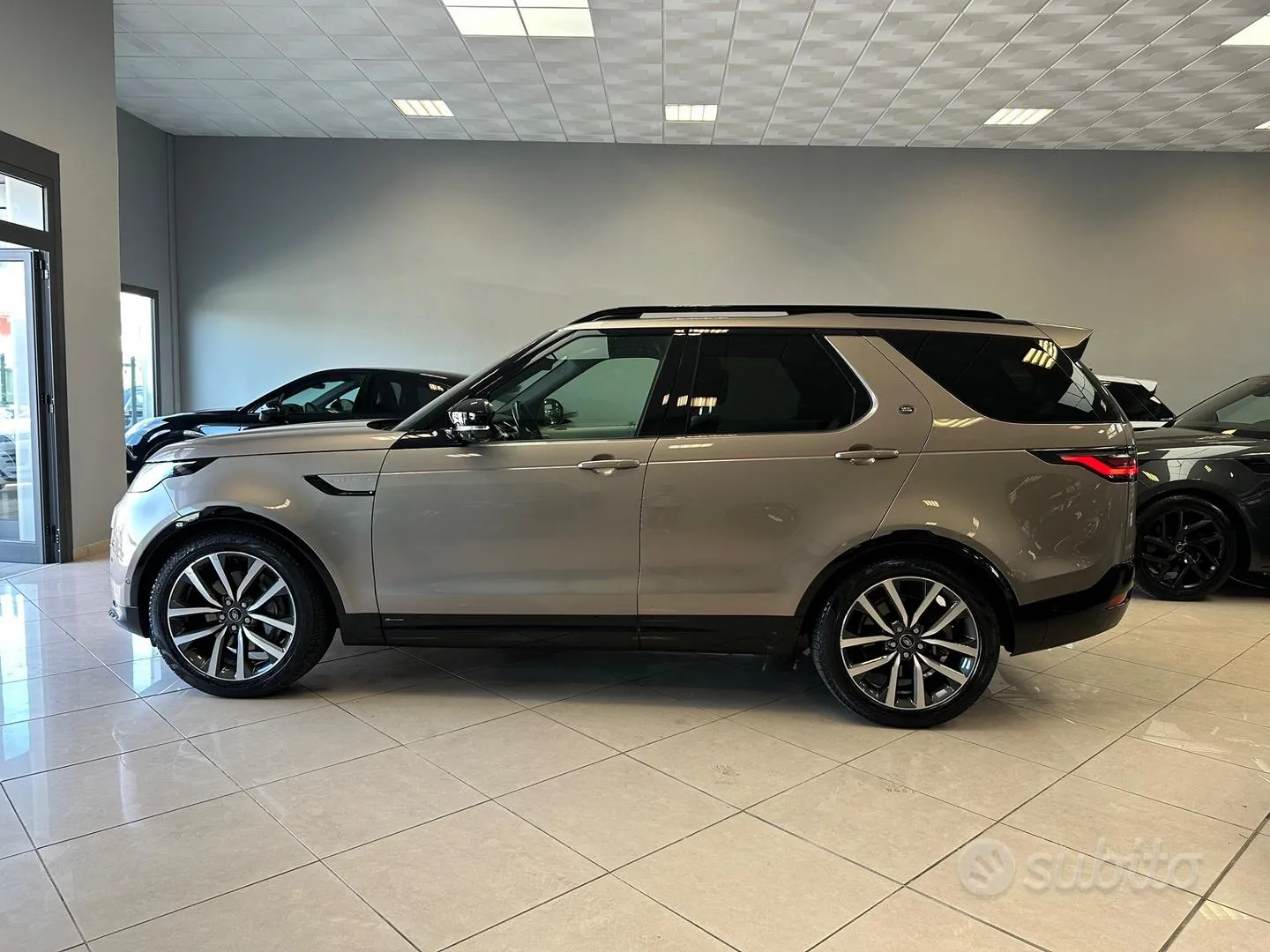 Land Rover Discovery 2021 photo 5