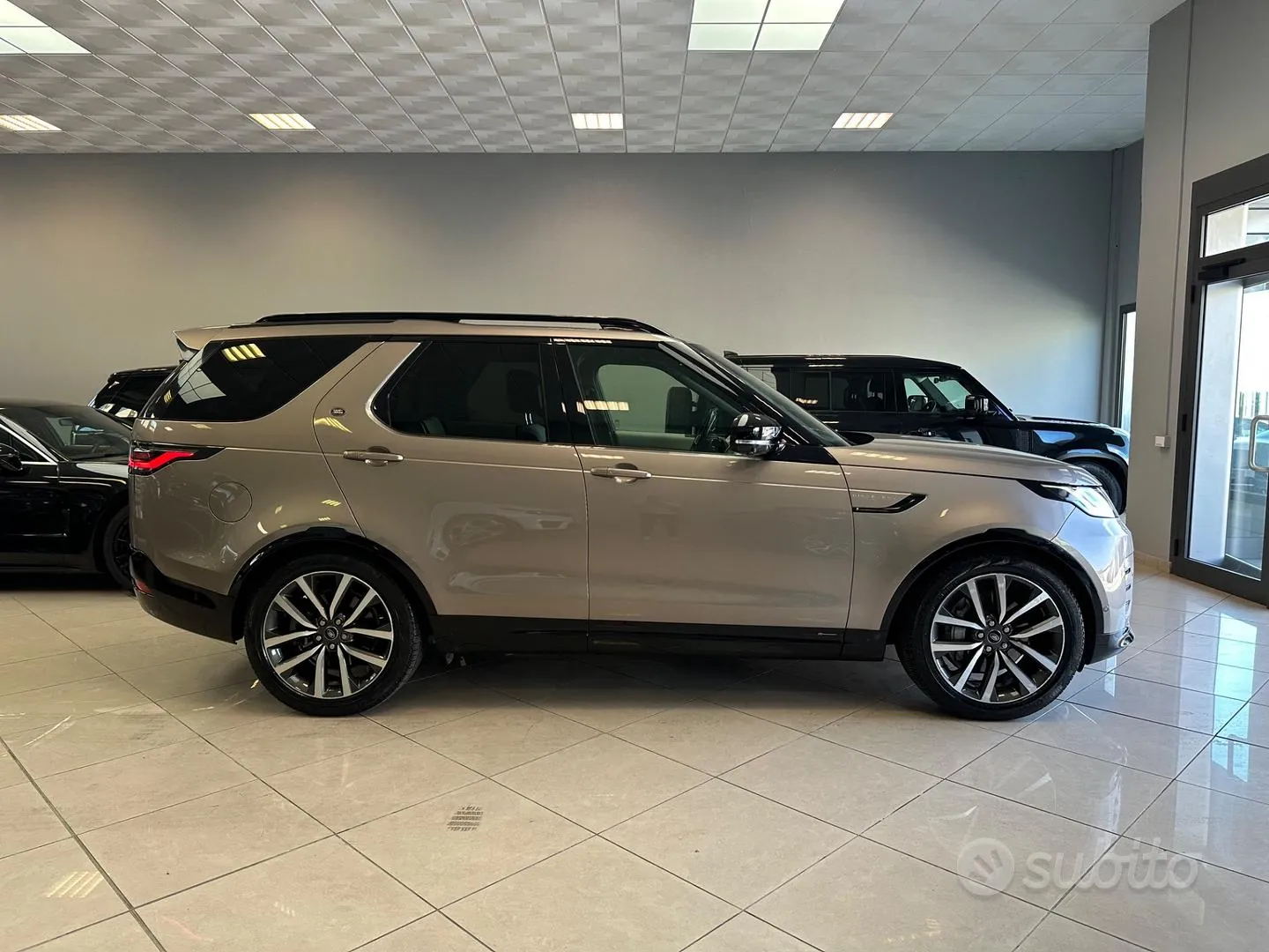 Land Rover Discovery 2021 photo 4