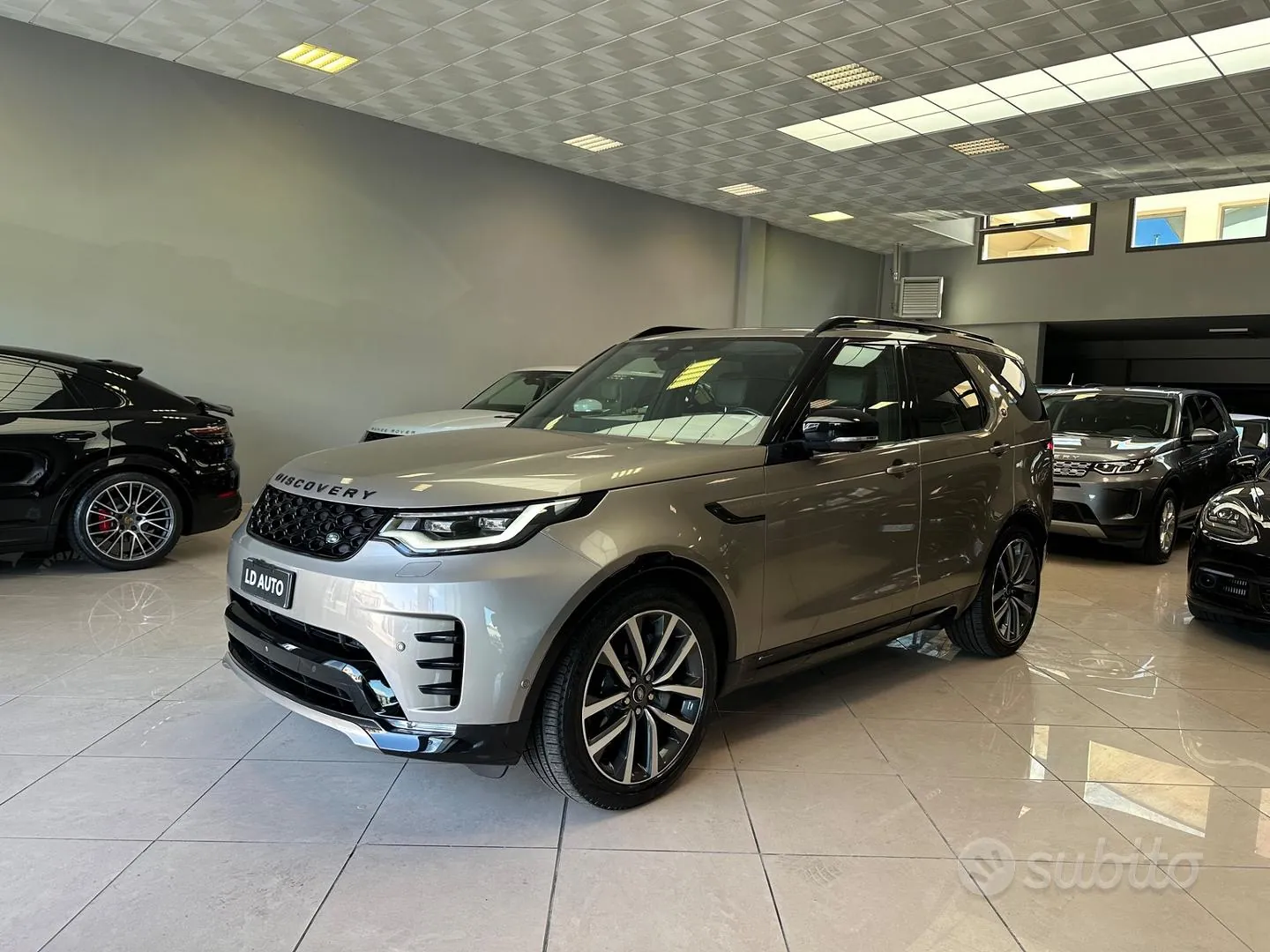 Land Rover Discovery 2021 photo 2