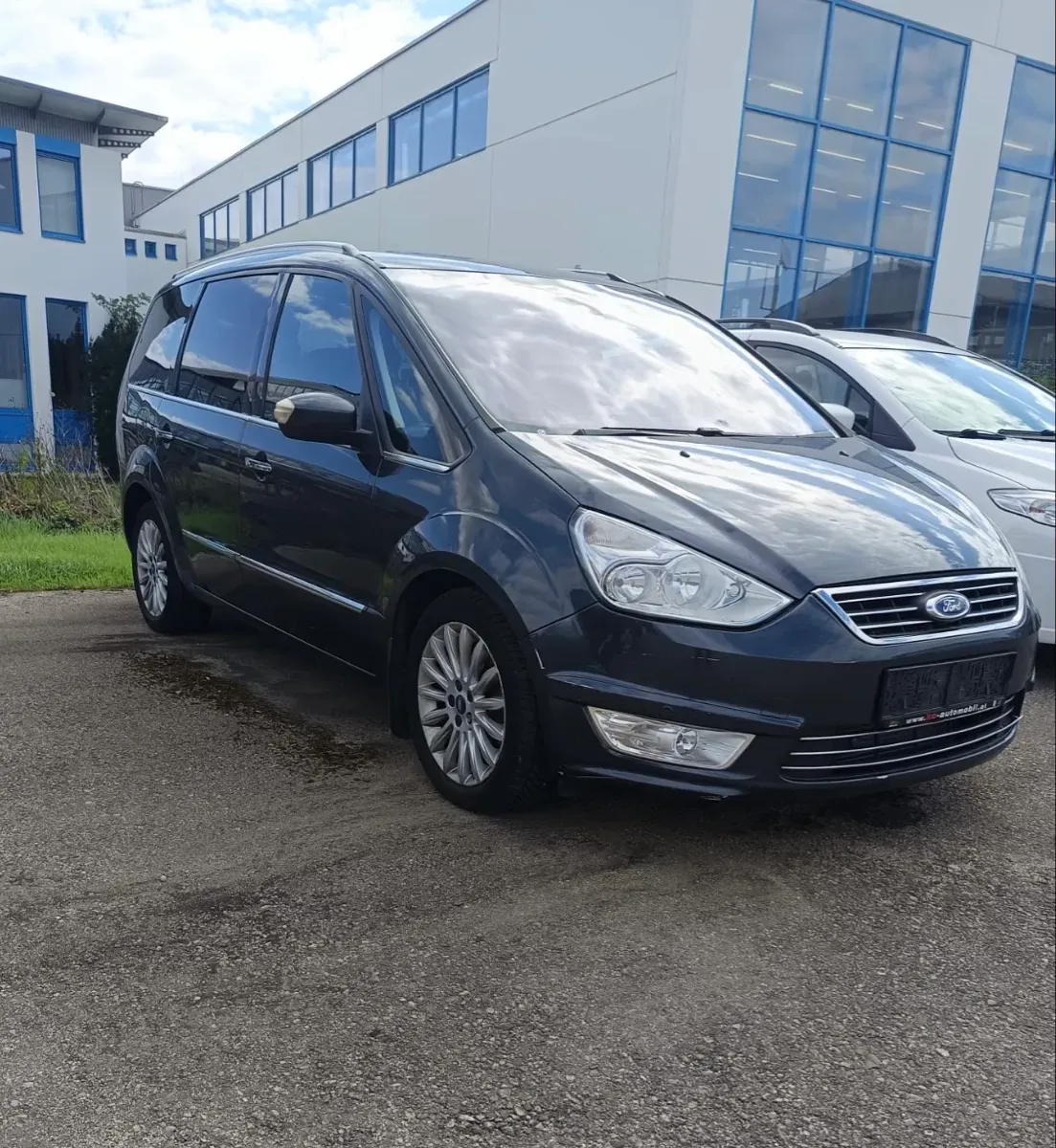 Ford Galaxy 2010 photo 2