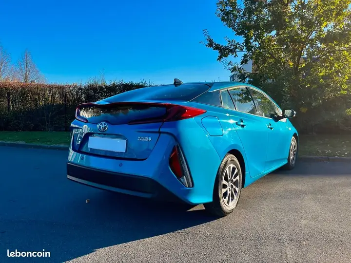 Toyota Prius 2019 photo 2