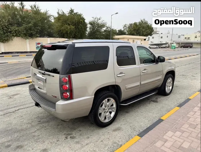 GMC Yukon 2007 photo 2