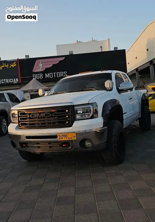 GMC Sierra 2011 photo 2