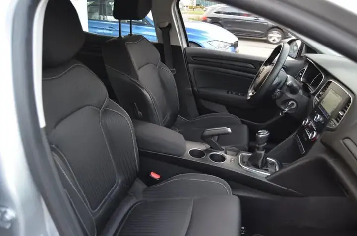 Renault Mégane 2018 photo 2
