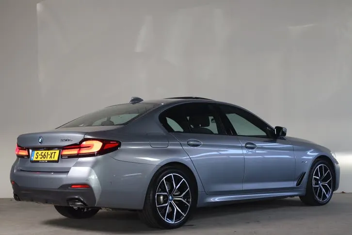 BMW 5 Series 2023 photo 2