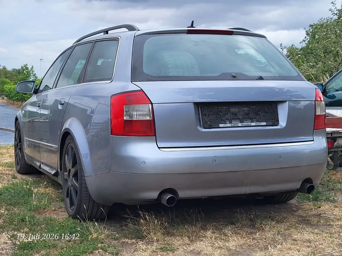 Audi A4 2004 photo 2