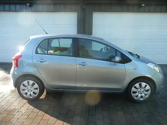 Toyota Yaris 2007 photo 2
