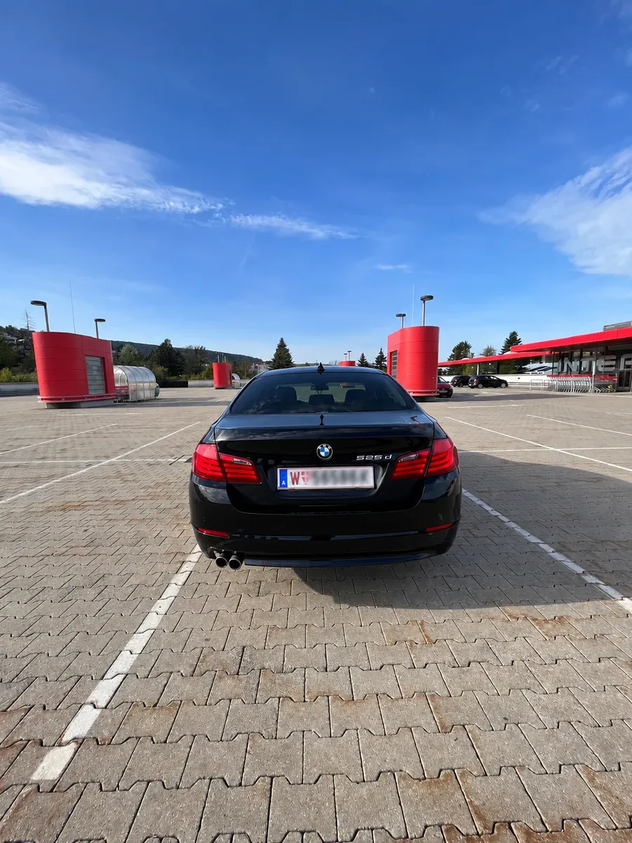 BMW 5 Series 2010 photo 3
