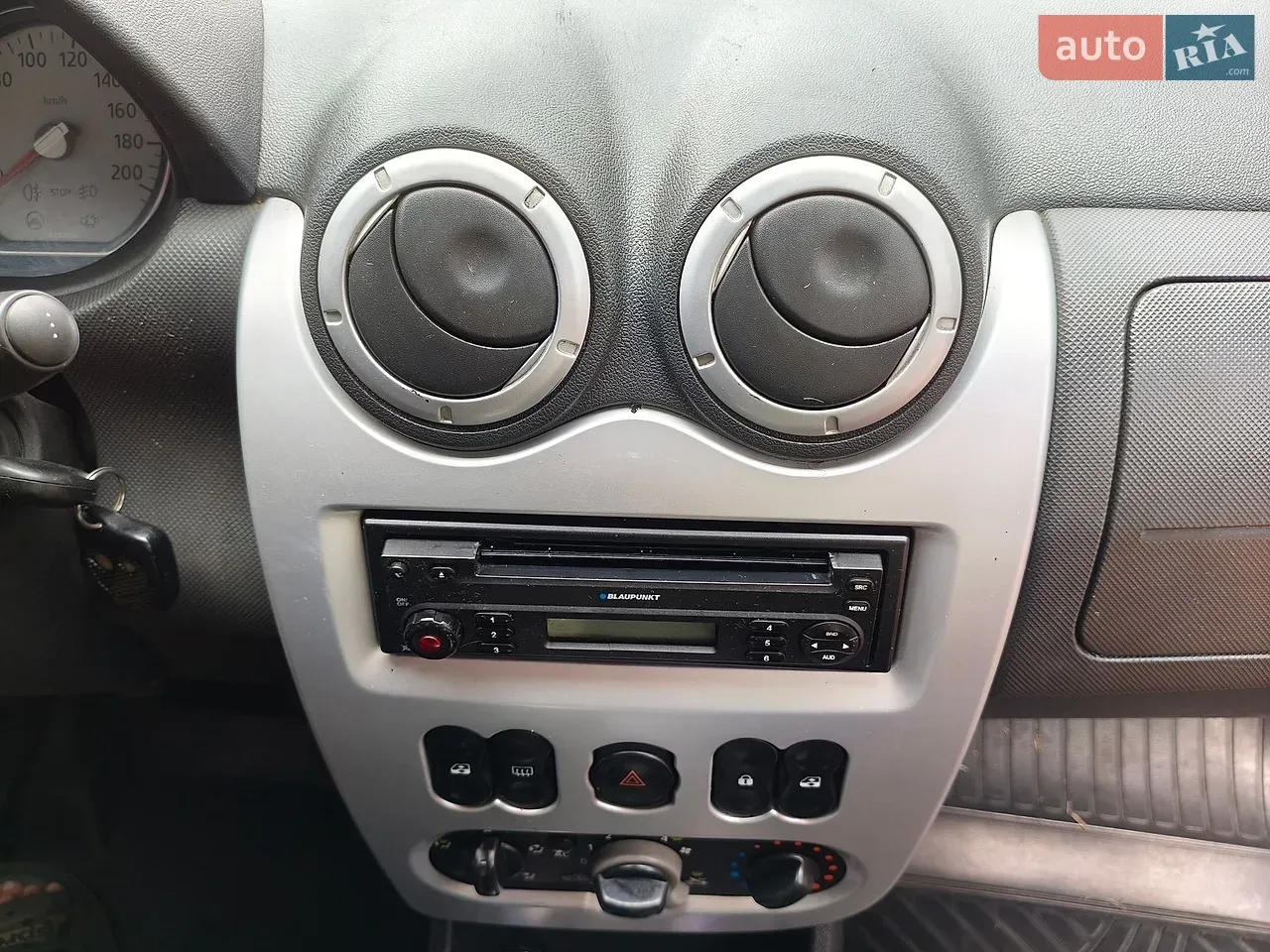 Dacia Logan 2008 photo 4