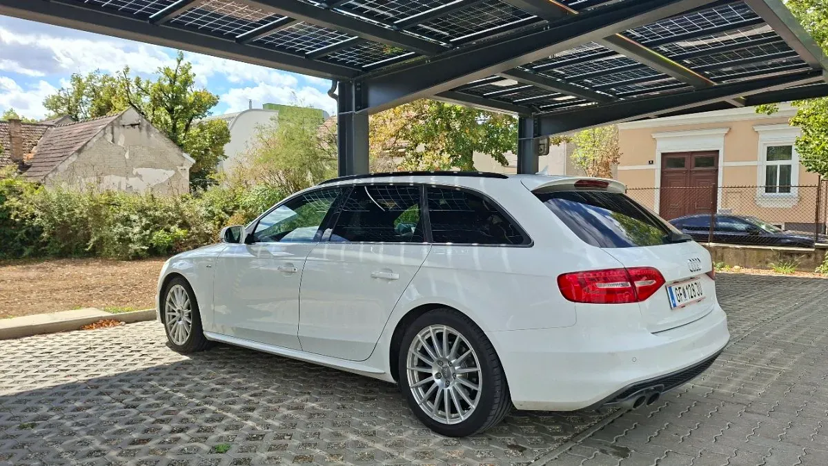 Audi A4 2013 photo 2