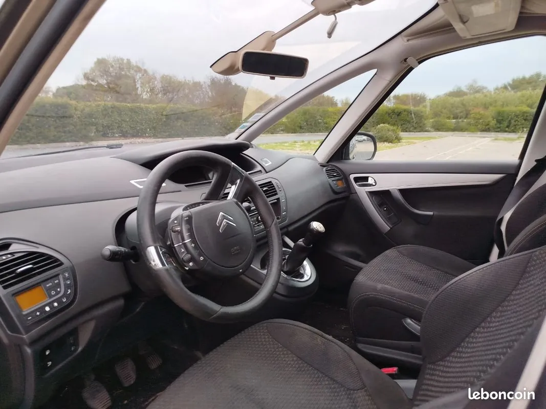Citroen C4 Picasso 2010 photo 2