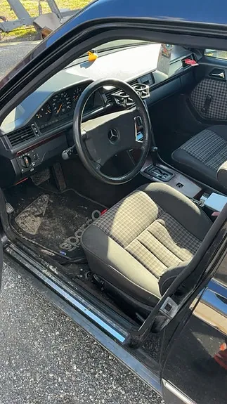 Mercedes-Benz E230 1991 photo 4