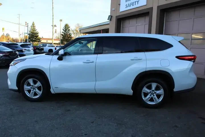 Toyota Highlander 2022 photo 2