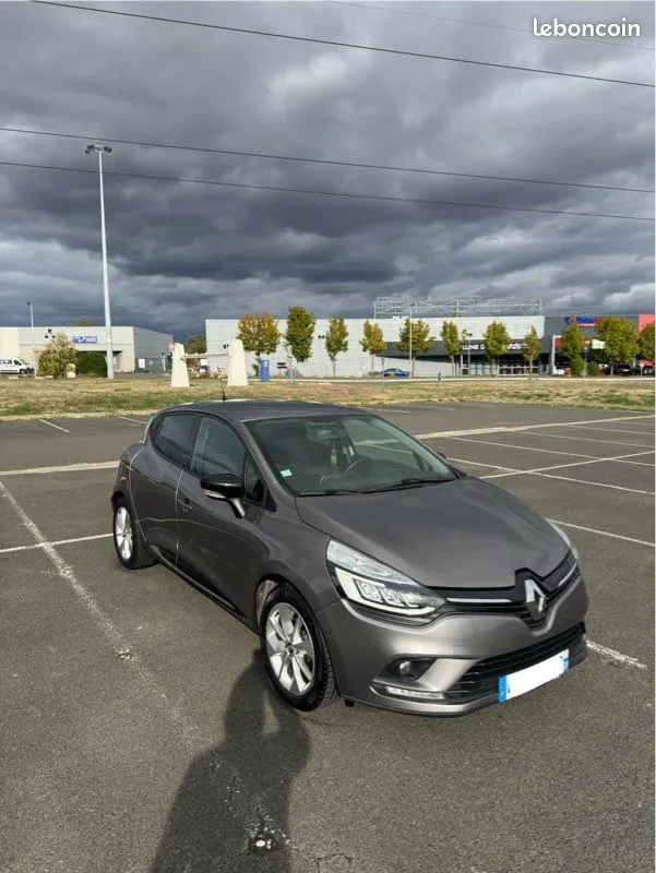 Renault Clio 2016 photo 2