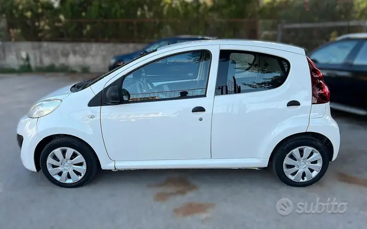 Peugeot 107 2012 photo 2
