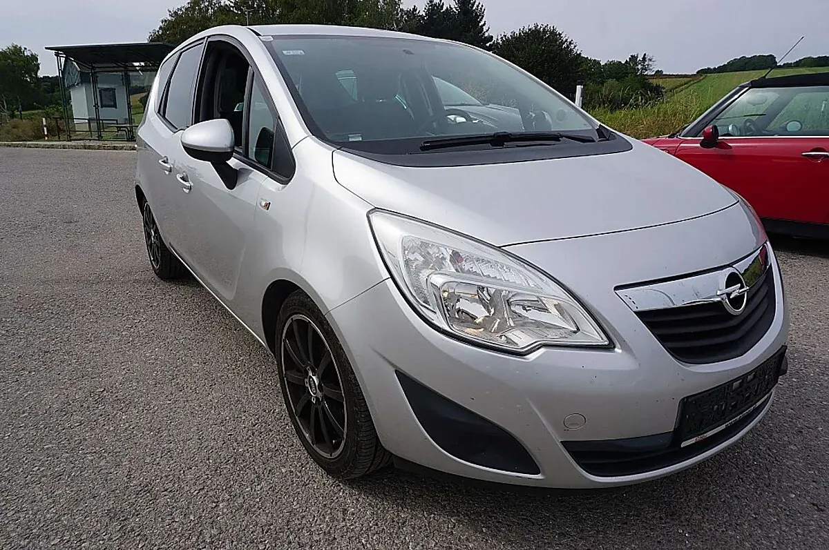Opel Meriva 2011 photo 2