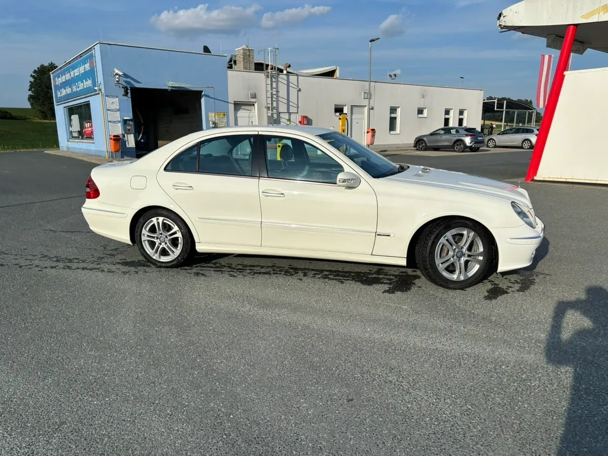 Mercedes-Benz E-Class 2002 photo 2