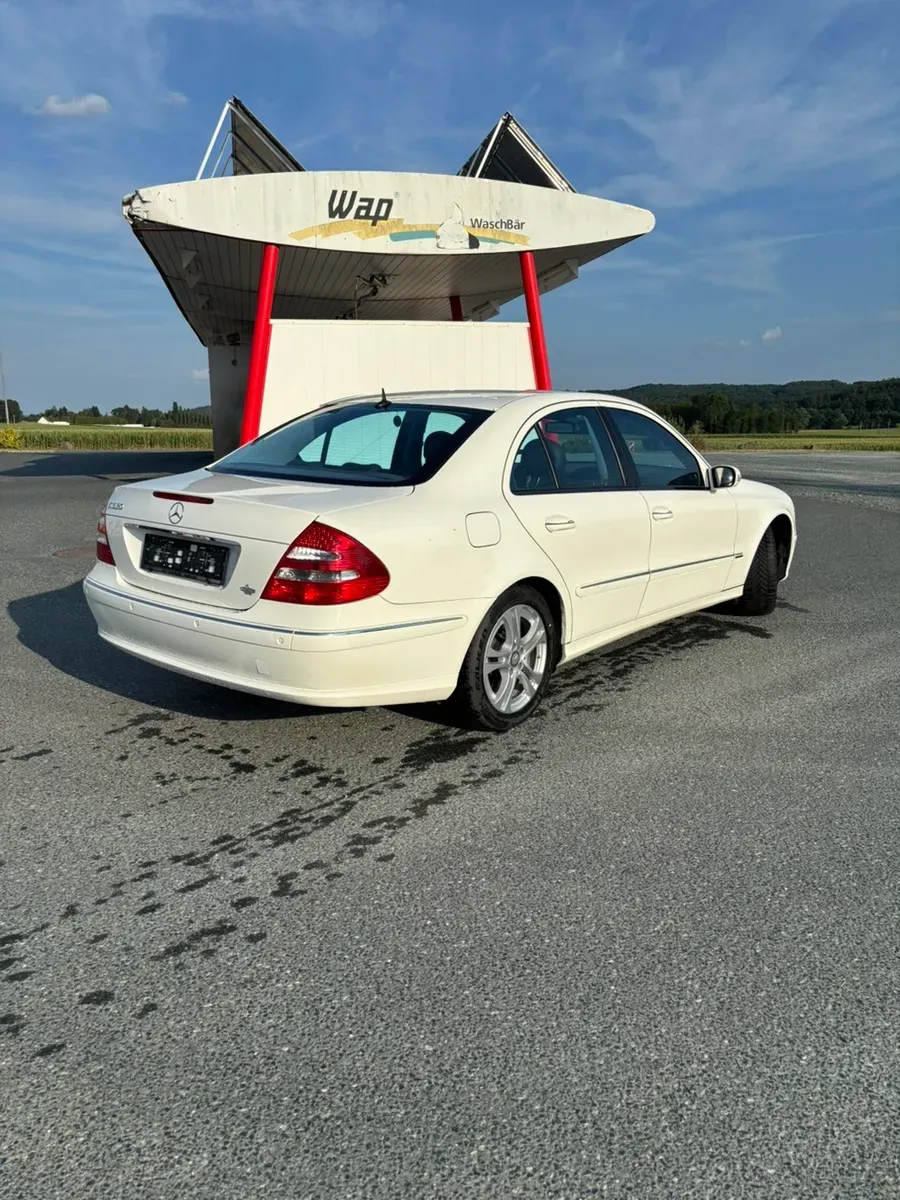 Mercedes-Benz E-Class 2002 photo 3