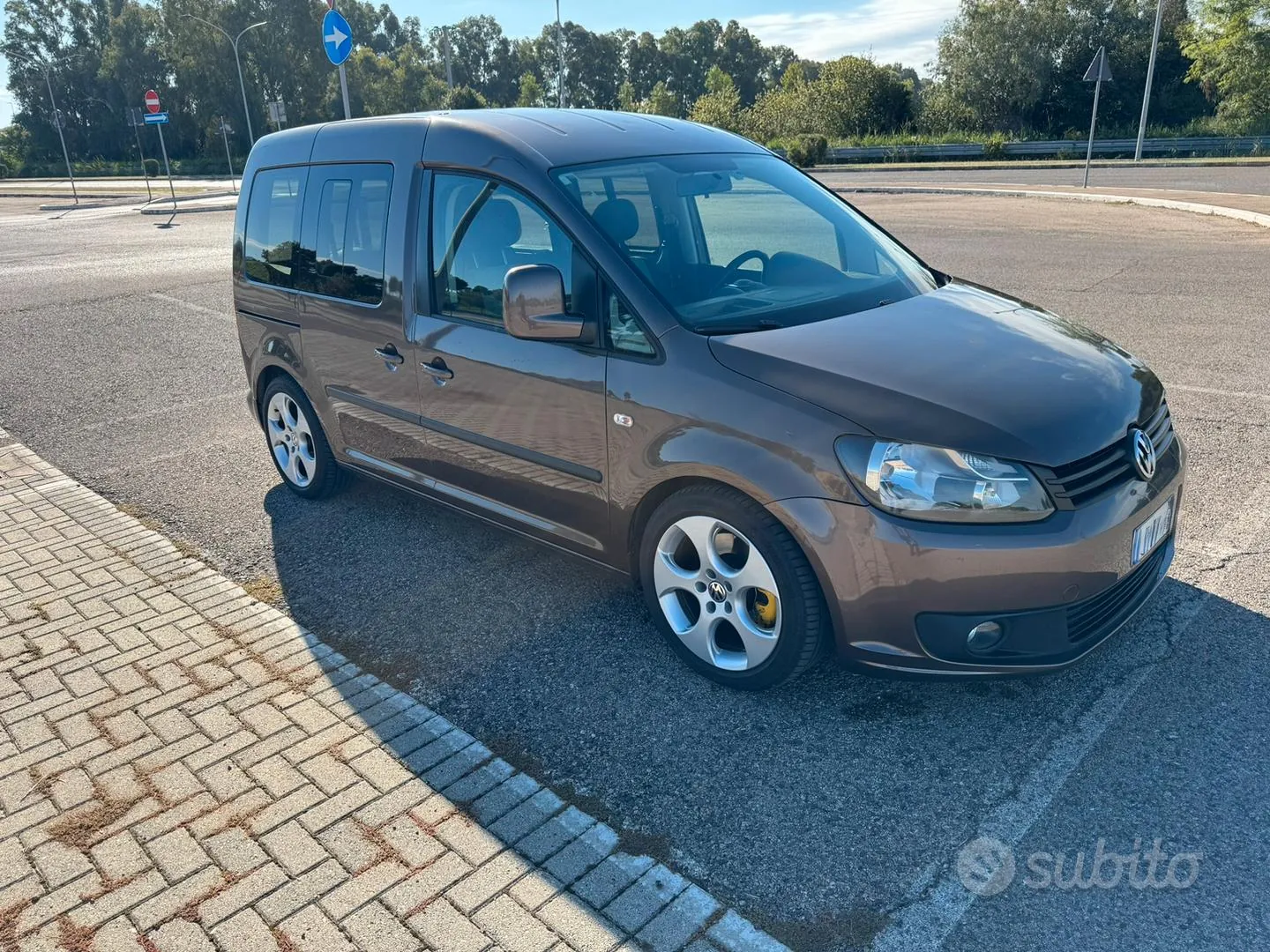 Volkswagen Caddy 2011 photo 2