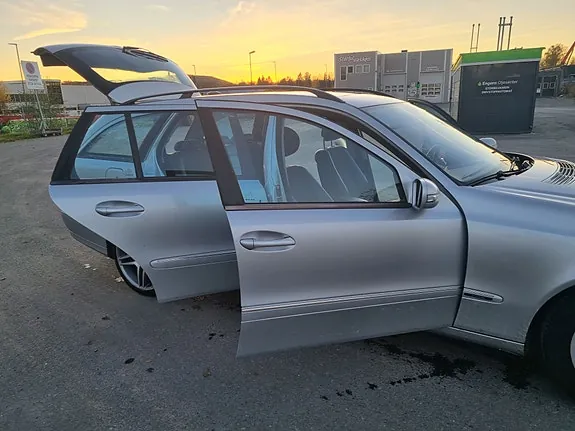 Mercedes-Benz E220 D 2005 photo 4