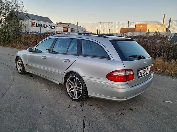 Mercedes-Benz E220 D 2005 photo 2