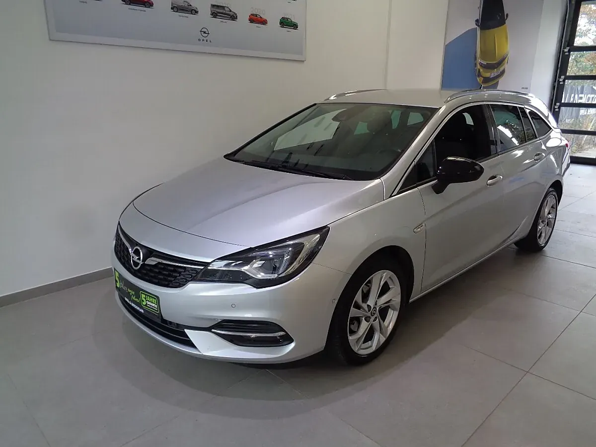 Opel Astra 2022 photo 2