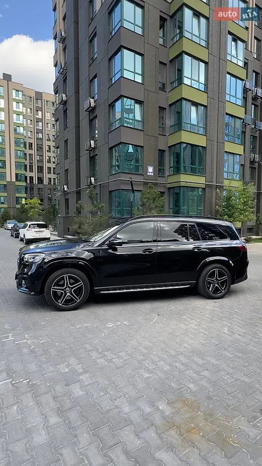 Mercedes-Benz Gls-Class 2024 photo 3
