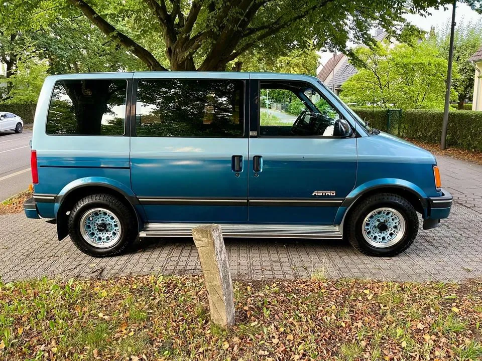 Chevrolet Astro