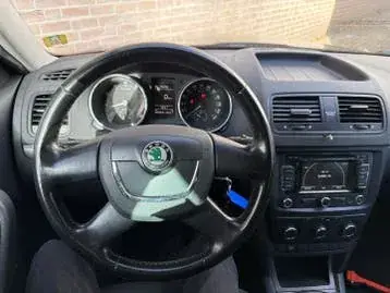 Skoda Yeti 2011 photo 3