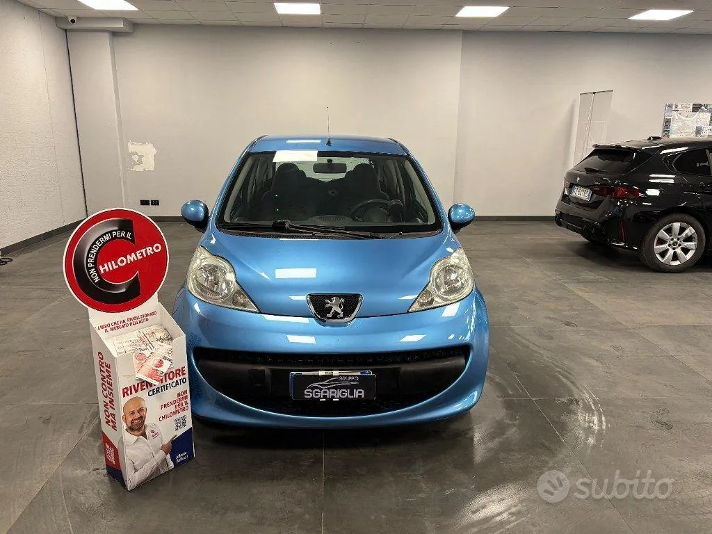Peugeot 107 2005 photo 2