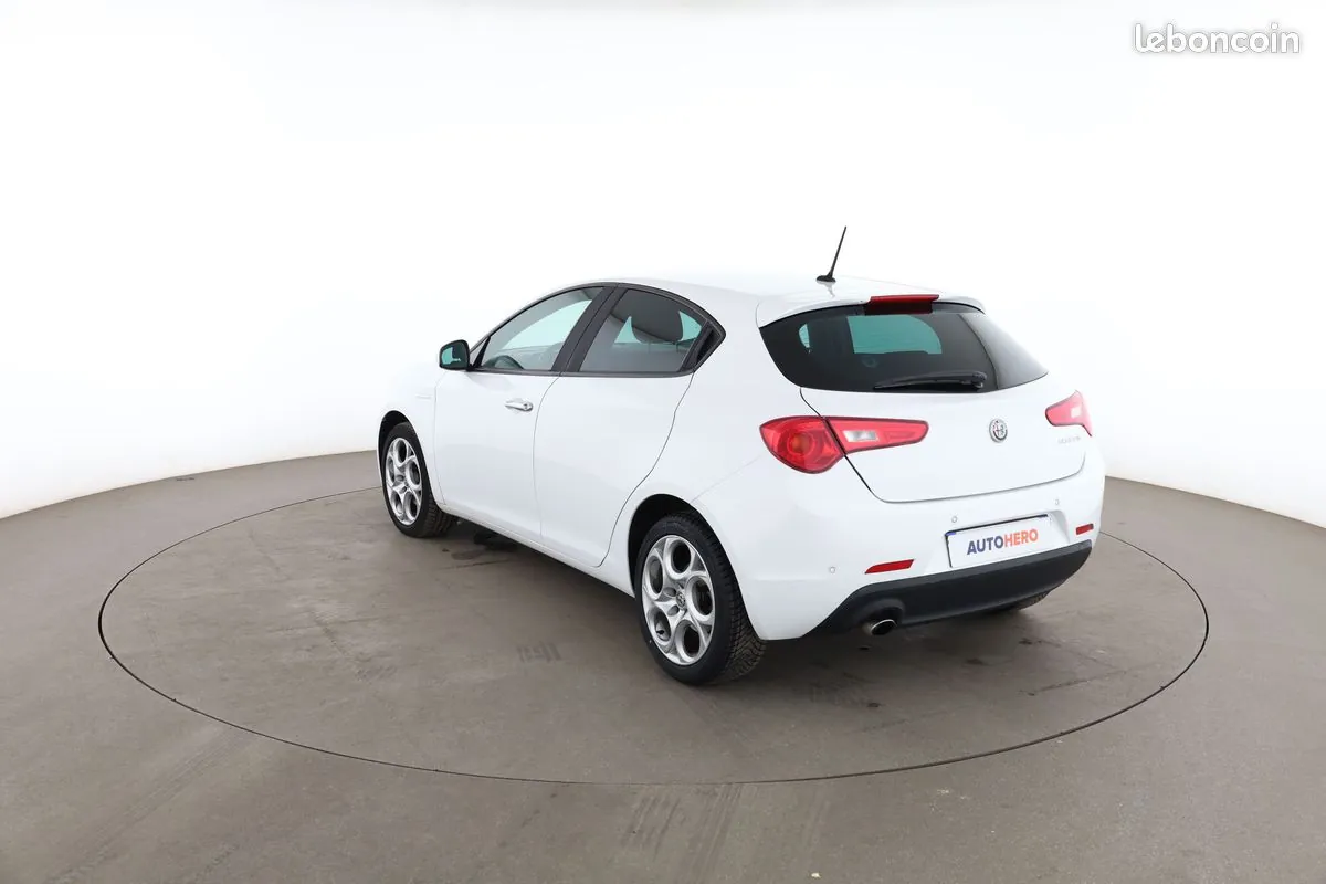 Alfa Romeo Giulietta 2017 photo 2