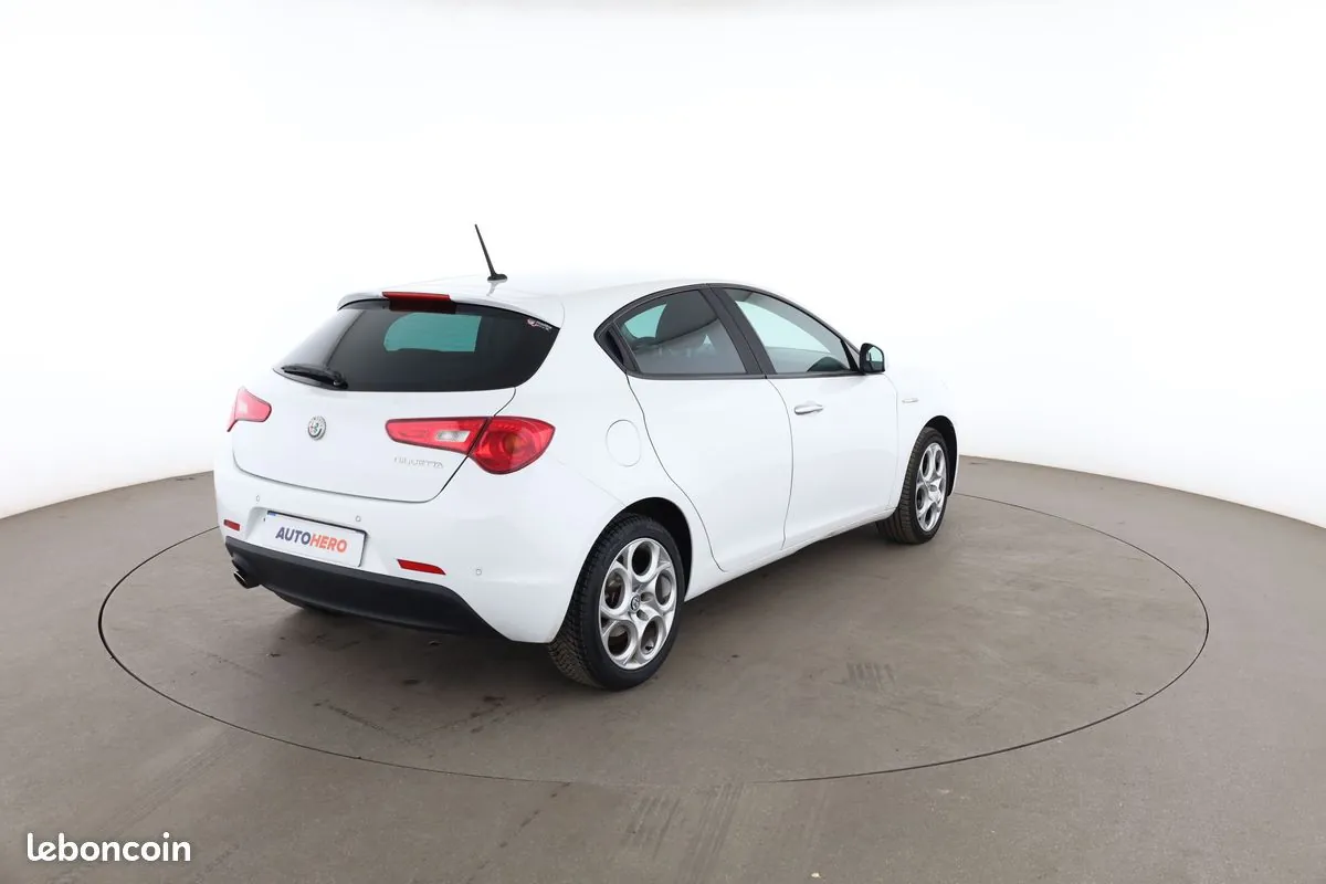 Alfa Romeo Giulietta 2017 photo 3