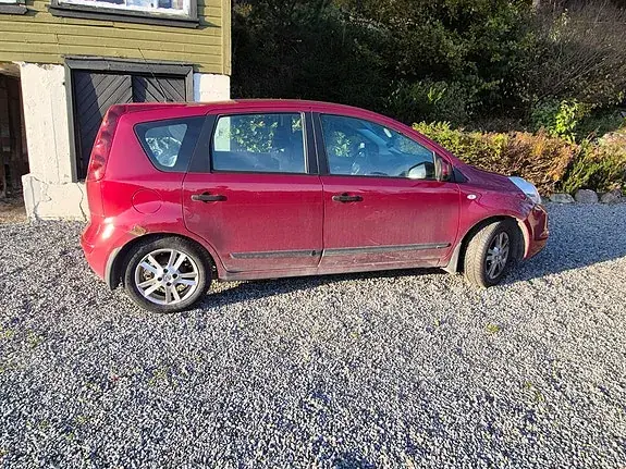 Nissan Note 2011 photo 3