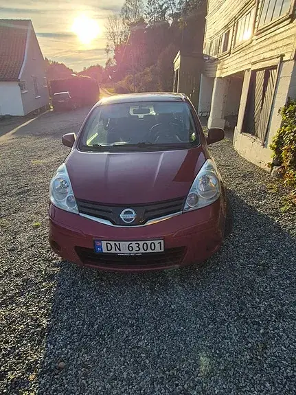 Nissan Note 2011 photo 4