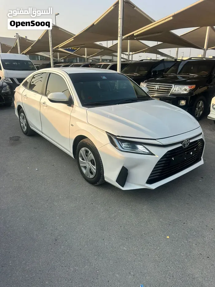 Toyota Yaris 2023 photo 2